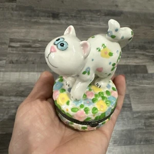 VINTAGE CERAMIC CAT TRINKET/PILL BOX UNIQUE Floral Whimsical KITTY - Picture 1 of 7