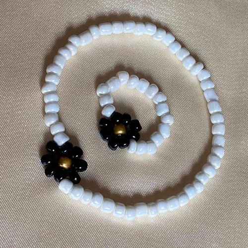 VALENTINO Braccialetto floreale con perline fatto a mano con anello floreale abbinato ?