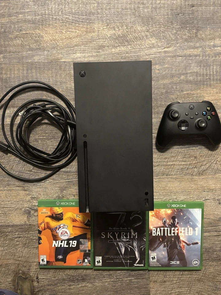 Consola Microsoft Xbox Series x + Mando + 3 Juegos - Probada y Funcionando Foto 1 de 1