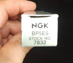New NGK Spark Plug-Standard BP5ES Stock #7832 - Bild 1 von 8