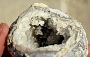 Kristallgefüllte Utah Dugway Geode, 9,0 Unzen  • Natural Break - Bild 1 von 8