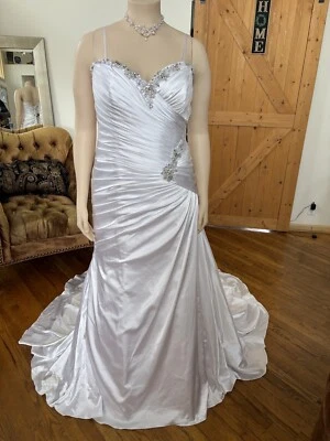 Mori Lee Plus Size 22  White Wedding Gown - Image 1 of 4