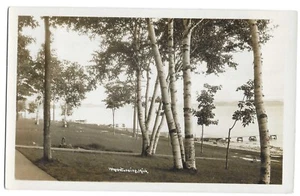 Postal antigua RPPC de Wequetonsing, Michigan, vista a la costa del lago - Imagen 1 de 2