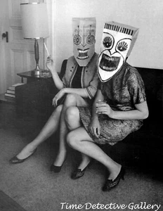 Frauen in Papiertüte Halloween Masken - 50er Jahre - Vintage Fotodruck - Bild 1 von 1