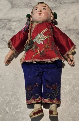 ANTIQUE LATE 19TH C CHINESE OPERA DOLL WITH WEALTH COIN & EMBROIDERED BIRD - Image 1 of 4