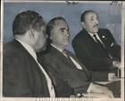 1965 Press Photo Mayor Victor H. Schiro Holds A Business Meeting In His Office