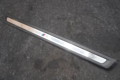 Panel de cubierta de placa de desgaste de umbral de puerta delantera 51478077315 BMW M240i G42 2022-23 Foto 1 de 4