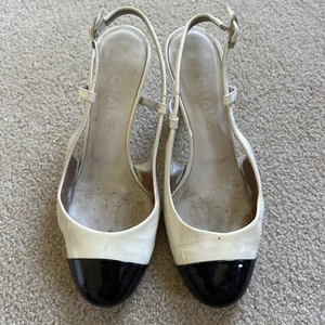 Chanel Black And White Round Toe Patent Leather Sling Back Heel Size 38.5 - Picture 1 of 14