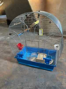 Vogelkäfig mit sämtlichem Zubehör 520mm Länge; 560mm Höhe; 300mm Tiefe - Bild 1 von 2