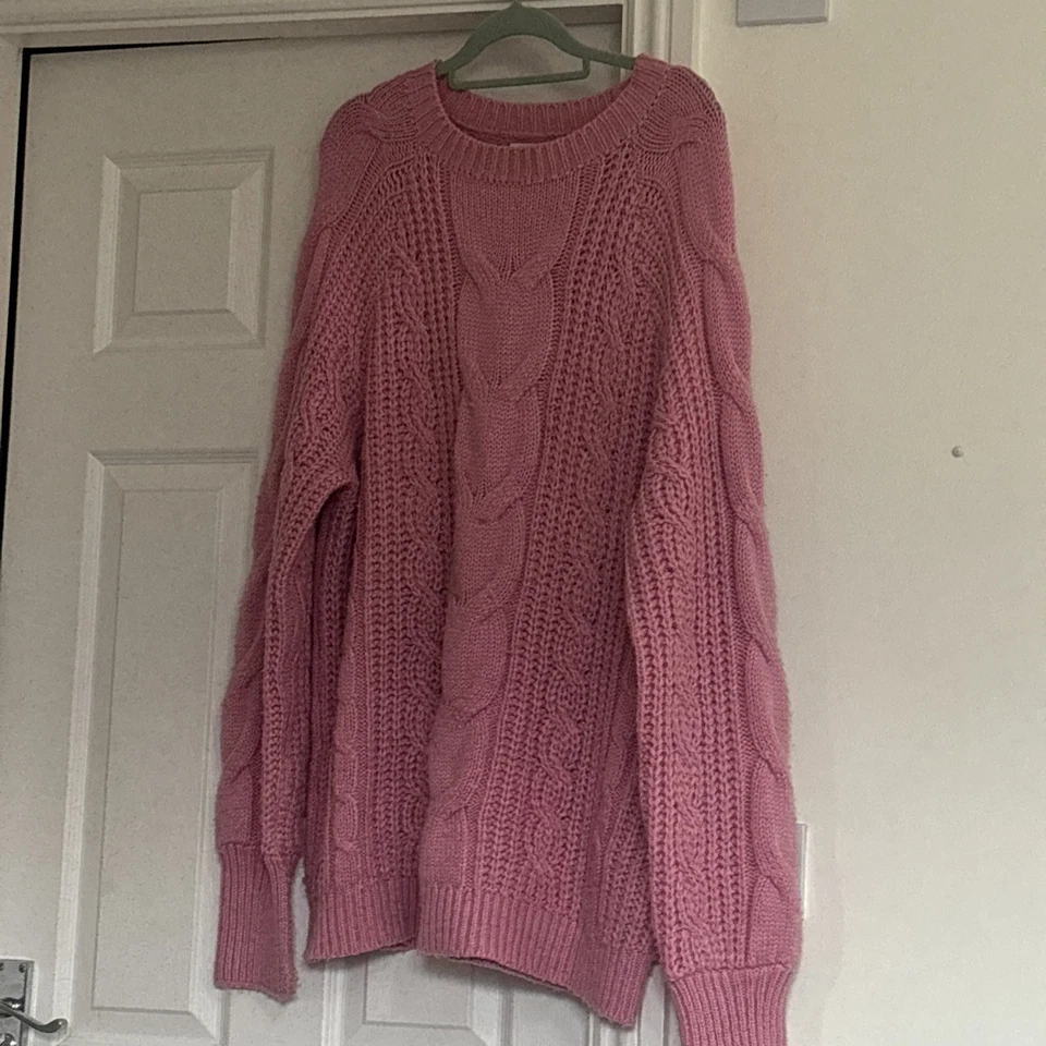 Ladies Pink Jumper In the Style Size 14/16 - Image 1 of 1