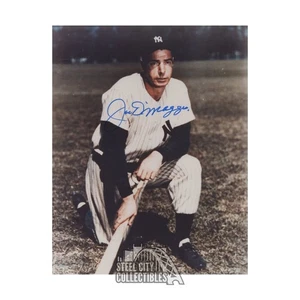 Joe DiMaggio Autographed New York 8x10 Baseball Photo - PSA/DNA LOA (Kneeling) - Picture 1 of 2