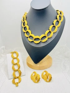 VINTAGE NAPIER NECKLACE BRACELET EARRINGS TWISTED LINKS 1970’s-80’s Movie Prop - Picture 1 of 9