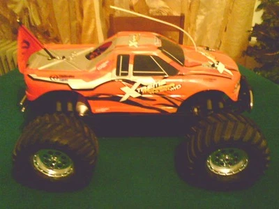 monster truck 4 wd a benzina con fascicoli - Immagine 1 di 4