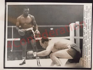 Vintage Boxing Wire Photo British Heavy Weight Jim Cooper vs Chip Johnson - Picture 1 of 2