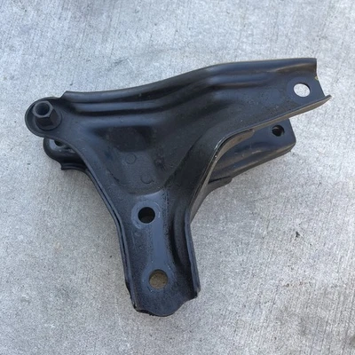94-01 Acura integra rear motor mount T bracket Automatic Trans OEM - Image 1 of 2