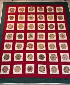 Edredón doble cuadrado rojo y verde hecho por la abuela de colección - Imagen 1 de 9