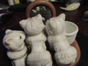 VINTAGE CAT FIGURINE - 3 KITTENS LOOKING IN A MIRROR- CANDLE/ TRINKET/PLANT - Picture 1 of 4