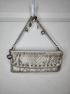 Bolso sin asas KATHY VAN ZEELAND imitación serpiente con correa ornamentada NUEVO gris plateado Foto 1 de 4