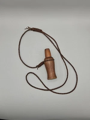 Vintage Lohman Unmarked Single Reed chamada de pato de madeira com cordão - Imagem 1 de 4