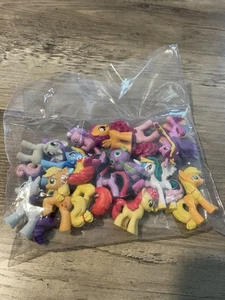 My little Pony 15 Stück Neu Versiegelt Mini Ponys Gemischtes Set - Bild 1 von 5