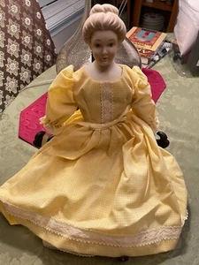 Vintage Porcelain China Head Doll in Yellow Gingham Dress Reproduction Victoria - Imagen 1 de 19