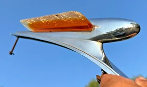 1946 1947 OLDSMOBILE HOOD ORNAMENT AMBER WINGS NICE CHROME 418733 - Picture 1 of 21