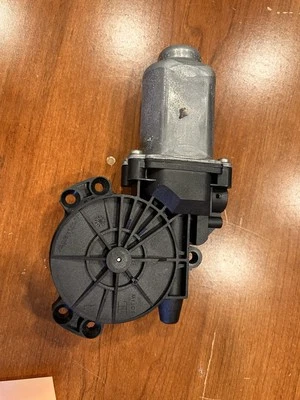 2009 现代索纳塔驱动器后窗调节器电机 — 第 1/2 张图片