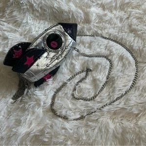 Bolso Bandolera Betsey Johnson Kitsch Gimme Some Space Ship Rocket Metálico Plateado - Imagen 1 de 12
