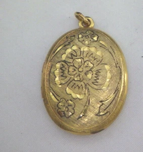 VINTAGE 50'S LOCKET WITH FLORAL DESIGN ALL OVER TOP SIZE 1 1/8" - Picture 1 of 4