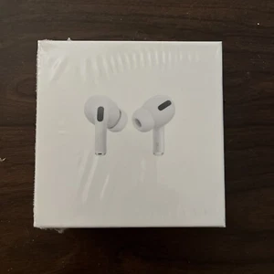 White Wireless Ear Pods w/Wireless Charging Case - Photo 1 sur 2