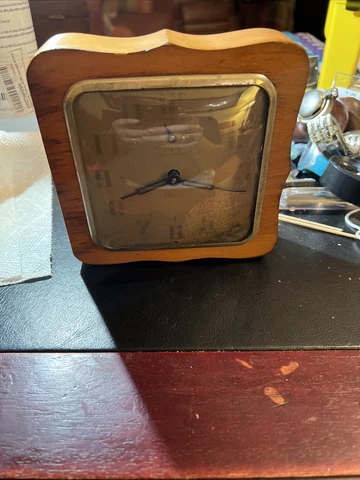 Very Cool Estate Find Vintage Ingraham Beacon Wooden Alarm Clock Rare Works Read Cover