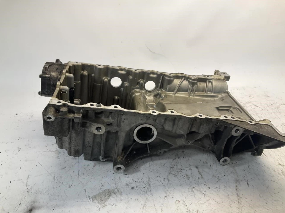 16-21 Land Rover Range Rover Velar S 3.0L Oil Pan T - Image 1 of 4