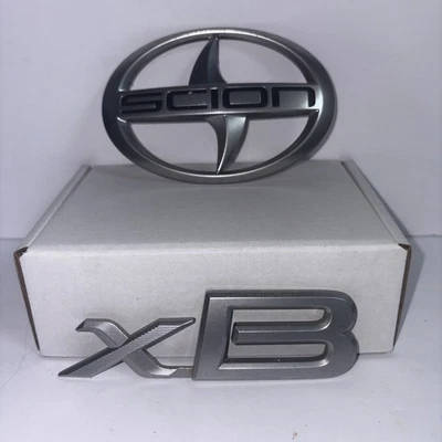 Juego de emblemas de puerta levadiza Scion XB 2004-2006 insignia de logotipo de puerta trasera OEM * Foto 1 de 4