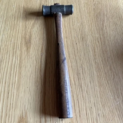 Mango de madera de martillo con cabeza de latón RIA Foto 1 de 4