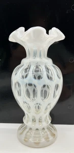 Vintage Fenton Münze Punkte weiß französische opalisierende Vase gekräuselt 8 Zoll - Bild 1 von 4