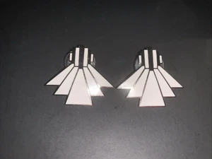 Vintage Silver and White Enamel Art Deco Geometric Design Pierced Earrings - Bild 1 von 9