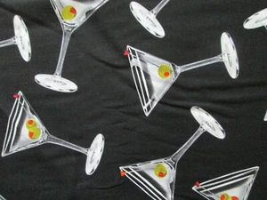 Drinks Martini Cocktail Glass Olive Garnishes Realistic Black Cotton Fabric FQ - Picture 1 of 4