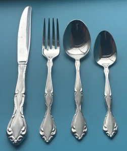 Oneida Cantata Glossy Stainless Flatware 4 piece set 18/3 Made in China - Picture 1 of 15
