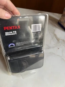 Brand NEw Pentax Binocculars 10 X 25 - Picture 1 of 5