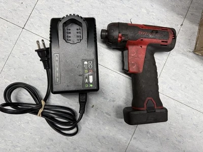 Kit de atornillador de impacto hexagonal Snap-on CTS761A 1/4" con batería y cargador Foto 1 de 4