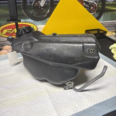 Honda 2000 2001 CR125R CR250R 2000 OEM tanque de gasolina original línea de combustible celda de llave Foto 1 de 4