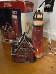 Lemax Plymouth Corners Rocky Point beleuchtetes Haus Leuchtturm Vintage 1997 - Bild 1 von 6