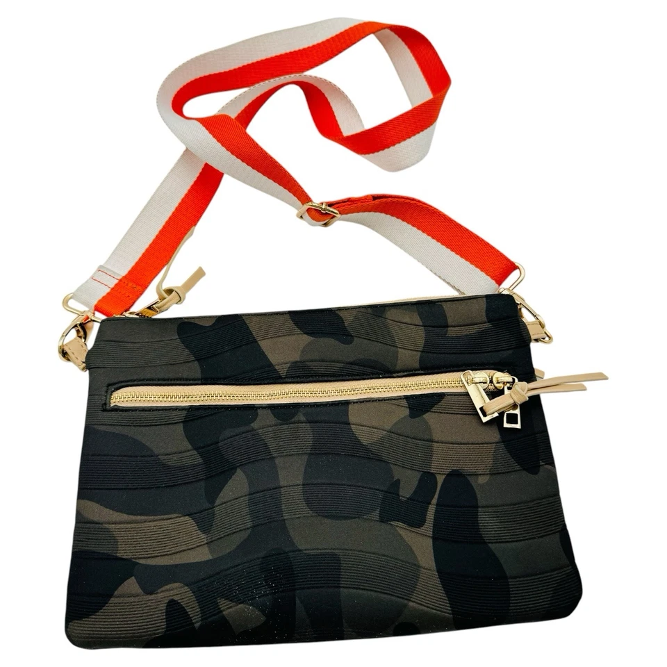 Bolso Bandolera Sondra Roberts Cuadrado Camuflaje Verde Negro Con Correa Naranja y Beige Foto 1 de 4