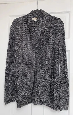 Cardigã Anthropologie tamanho pequeno silêncio e ruído com bolsos cinza e branco - Imagem 1 de 4