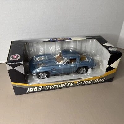 1963 CHEVY CORVETTE STINGRAY SPLIT WINDOW 1:24 Diecast Crown NAPA AUTO PARTS B - Image 1 of 4