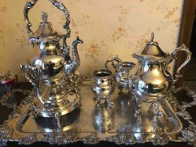 Juego de té plateado antiguo de cinco piezas, casi perfecto estado  Foto 1 de 4