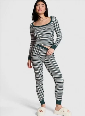 CONJUNTO DE PIJAMA LONGO TÉRMICO ROSA XS Victoria's Secret verde listras floresta profunda PJ - Imagem 1 de 4