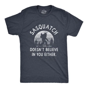 Camiseta para hombre Sasquatch Doesnt Believe In You cualquiera de los dos divertida broma sarcástica de pie grande - Imagen 1 de 7