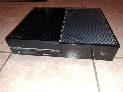 Xbox One mit 2 Controllern Und 20 Spielen - Bild 1 von 4