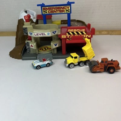 Vintage 2002 Micro Machines Emergency Center  Play Set,Porsche 911 Convertible  - Image 1 of 4